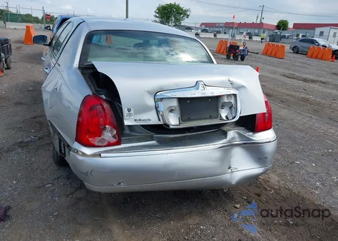 2000 Lincoln Town Car Executive from USA, damaged, VIN 1LNHM81W4YY871016